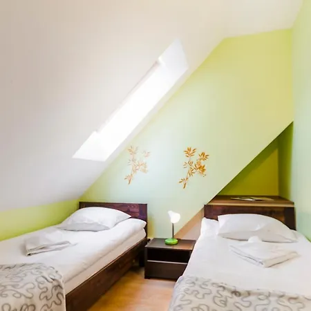 Komuny Paryskiej, Sun & Snow 아파트 카르파츠