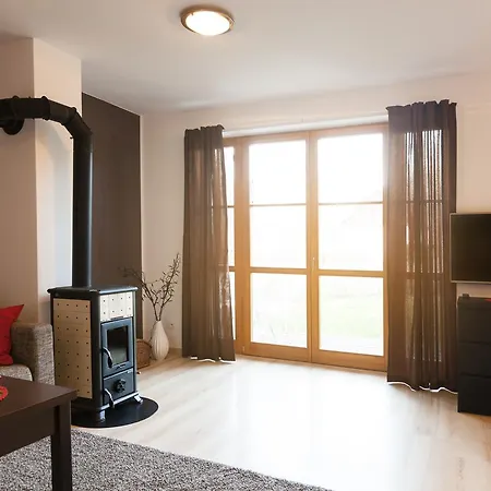 Sun & Snow Komuny Paryskiej Apartmán *