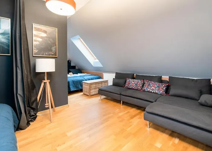 Komuny Paryskiej, Sun & Snow * 카르파츠