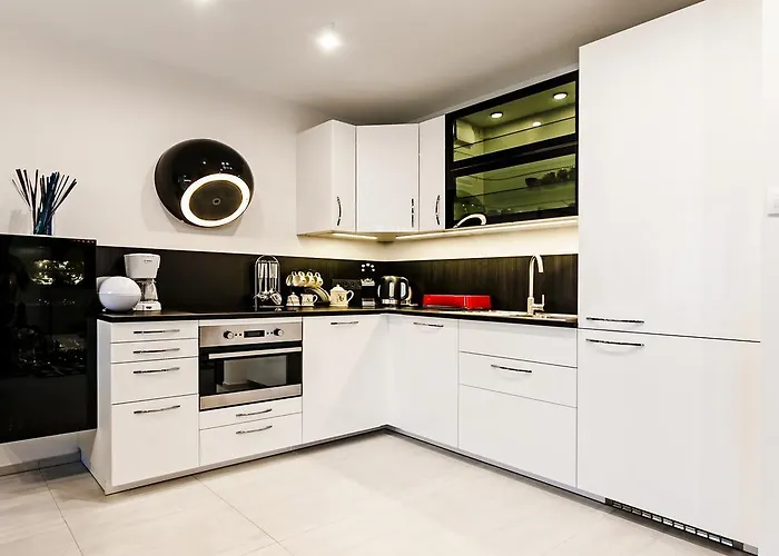 Komuny Paryskiej, Sun & Snow 카르파츠