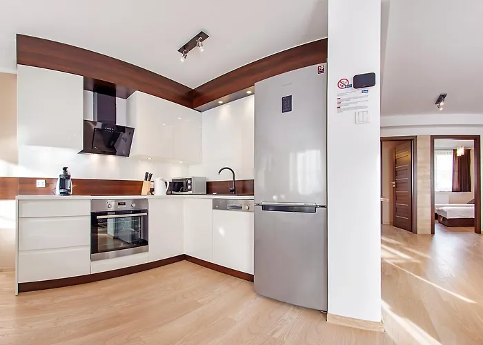 Komuny Paryskiej, Sun & Snow *