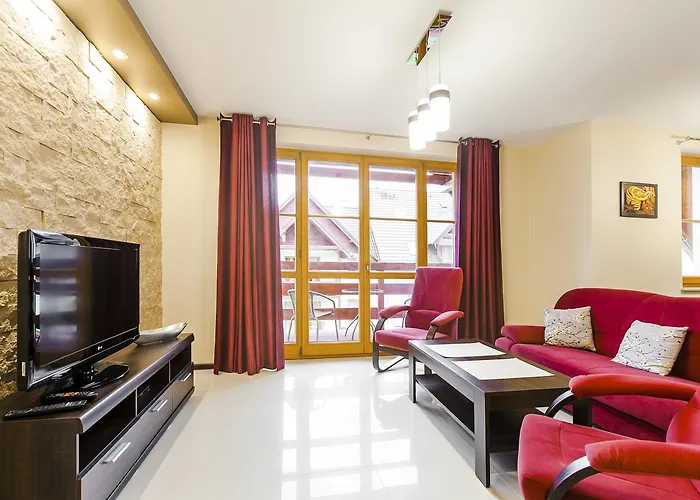 Komuny Paryskiej, Sun & Snow * 카르파츠