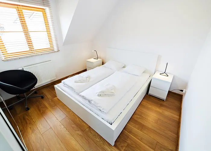 Komuny Paryskiej, Sun & Snow * 카르파츠