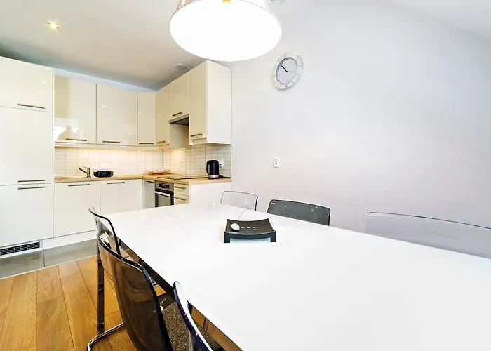 Komuny Paryskiej, Sun & Snow 아파트 *