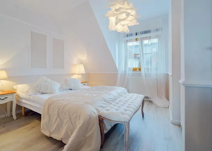 Komuny Paryskiej, Sun & Snow