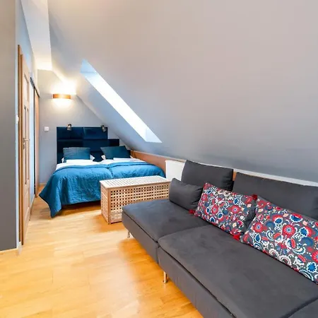 Sun & Snow, Komuny Paryskiej Appartement