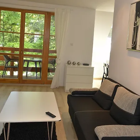 Komuny Paryskiej, Sun & Snow