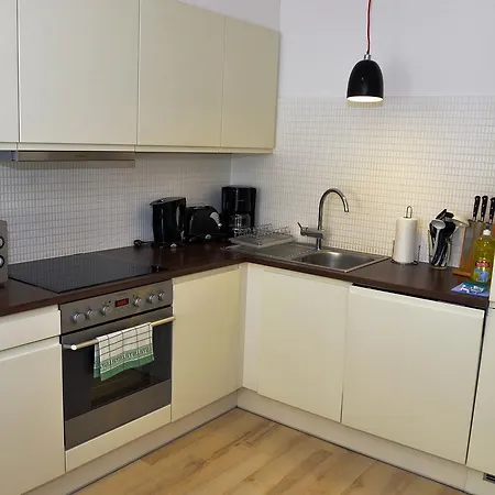 Komuny Paryskiej, Sun & Snow *