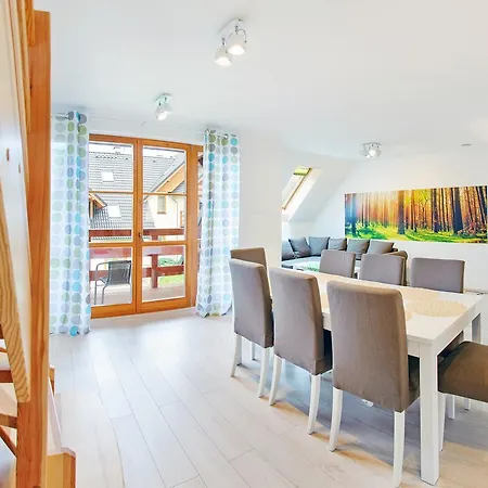 Komuny Paryskiej, Sun & Snow * Карпач