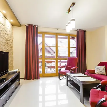 Komuny Paryskiej, Sun & Snow * Карпач