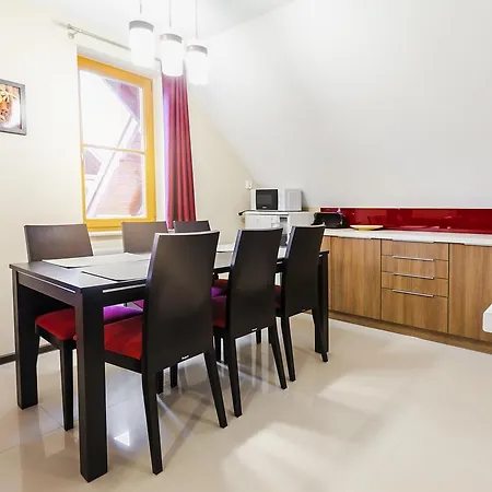 Komuny Paryskiej, Sun & Snow * Карпач