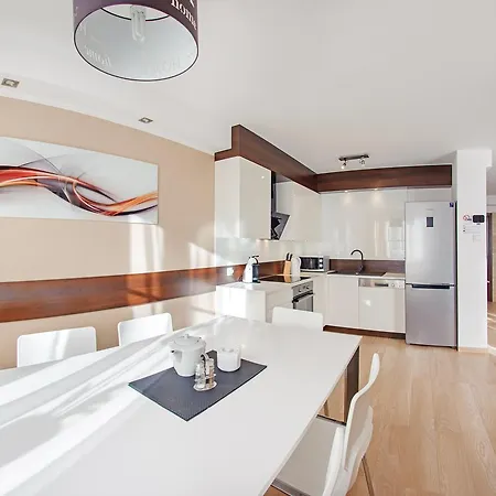 Апартаменты Komuny Paryskiej, Sun & Snow