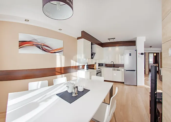 Daire Komuny Paryskiej, Sun & Snow